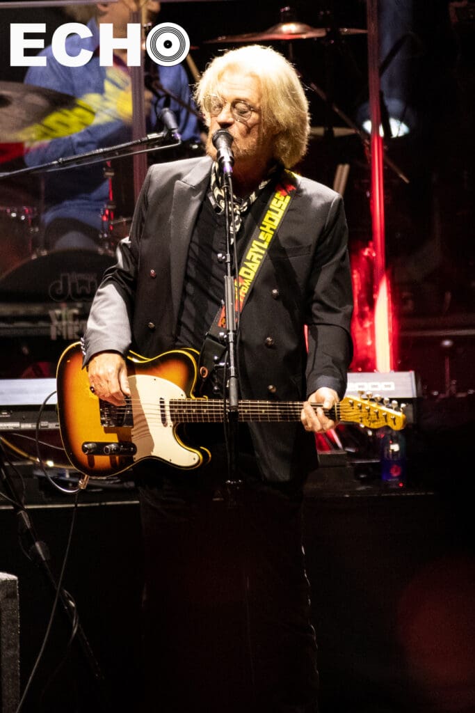 Daryl Hall sings at the microphone